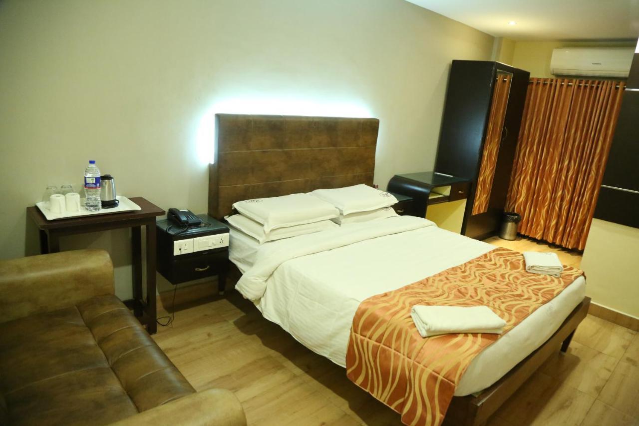 Hotel Chitra Tiruchirappalli Bagian luar foto